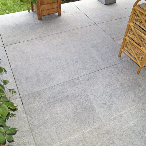 Taras z kamienie szary gnejs